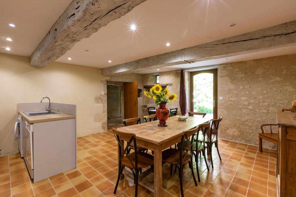Domaine De Laplan Bed & Breakfast Cezan Bagian luar foto