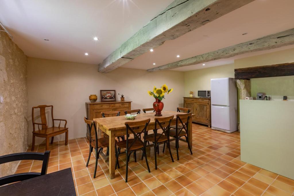 Domaine De Laplan Bed & Breakfast Cezan Bagian luar foto
