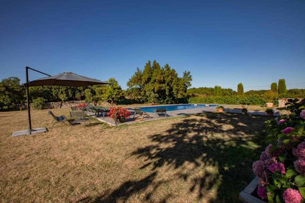 Domaine De Laplan Bed & Breakfast Cezan Bagian luar foto