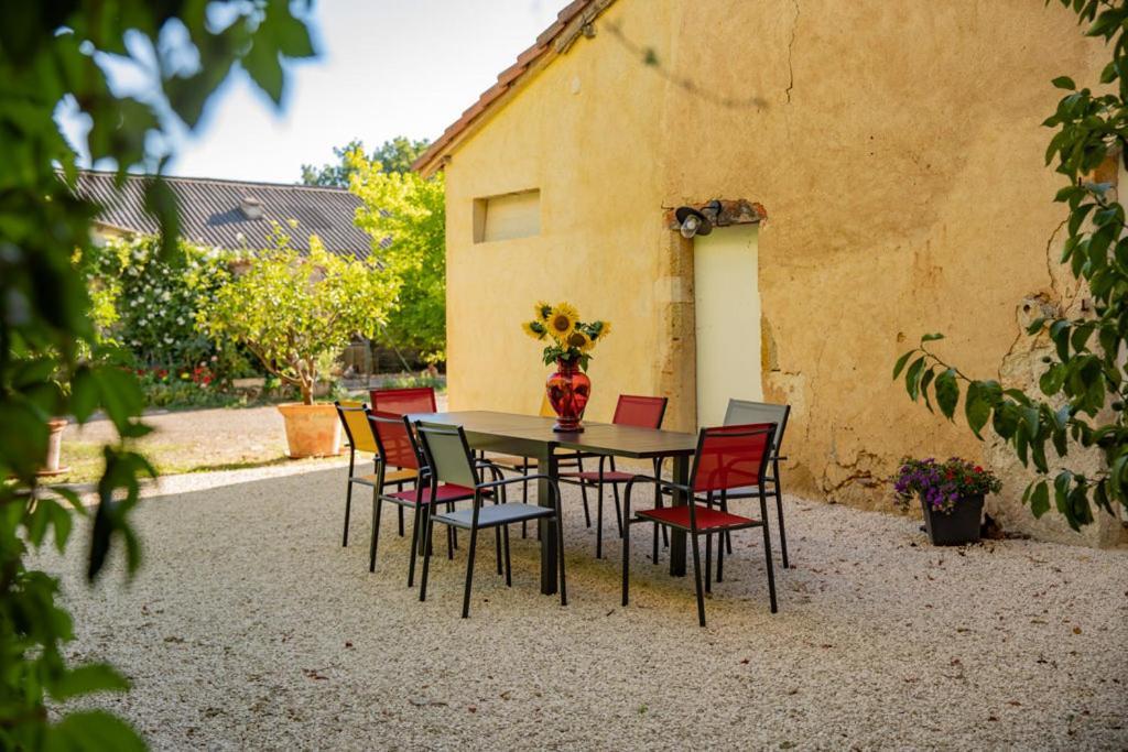 Domaine De Laplan Bed & Breakfast Cezan Bagian luar foto
